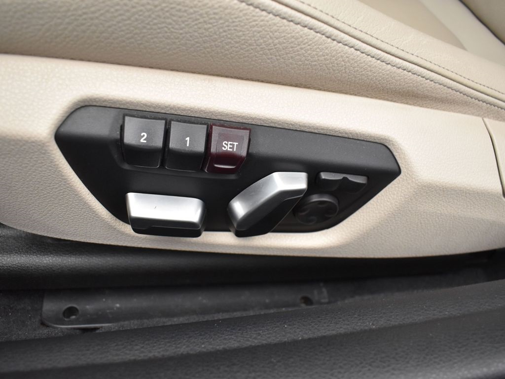Vehicle image 47 of 50