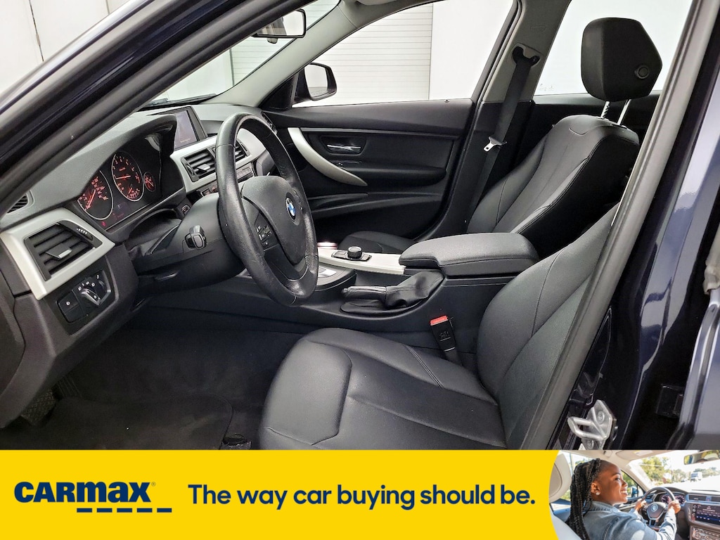 Vehicle image 21 of 25