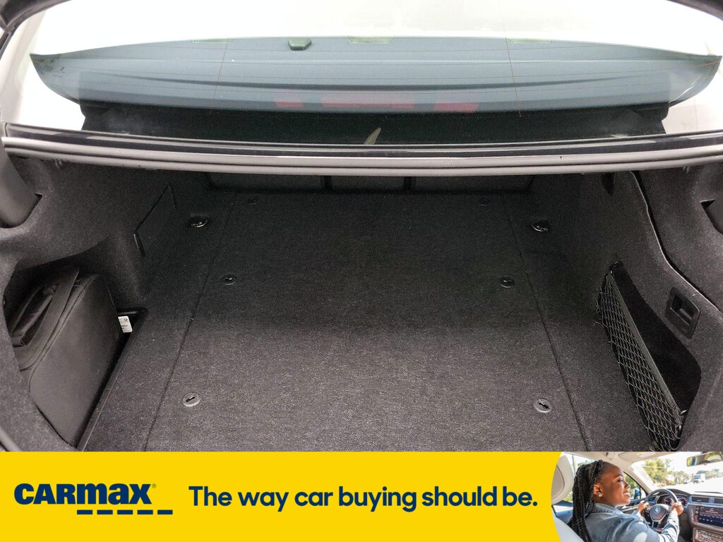Vehicle image 26 of 28