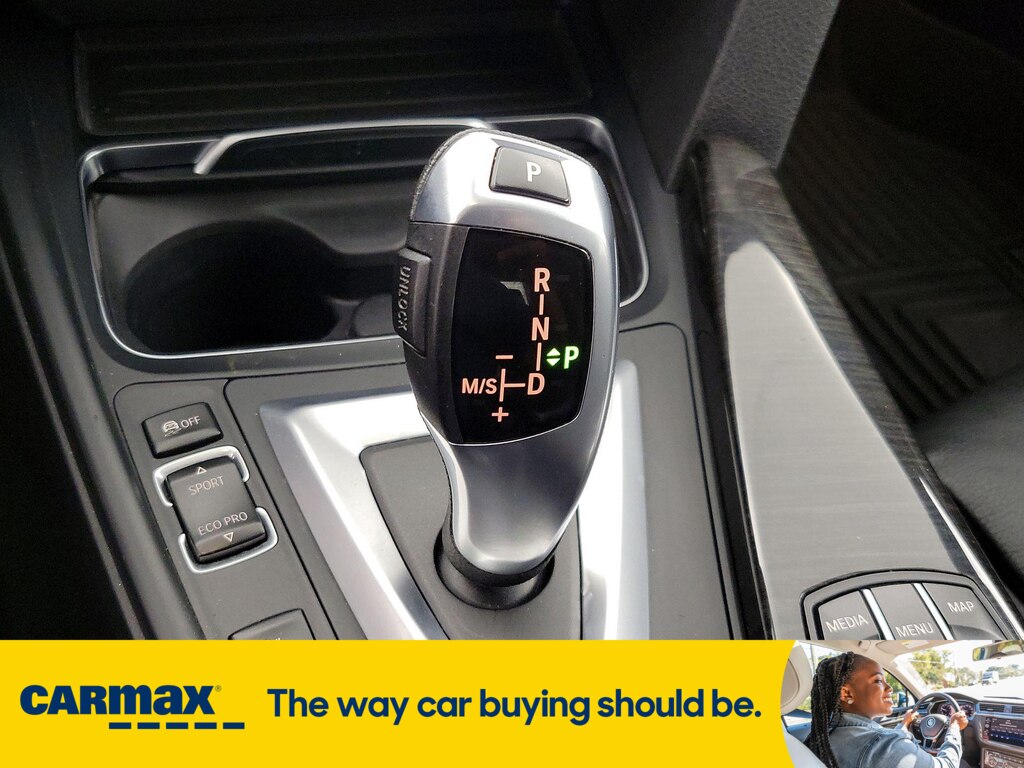 Vehicle image 22 of 28