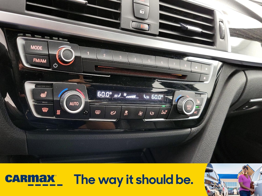 Vehicle image 21 of 28