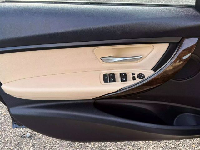 Vehicle image 21 of 27