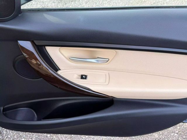 Vehicle image 22 of 27