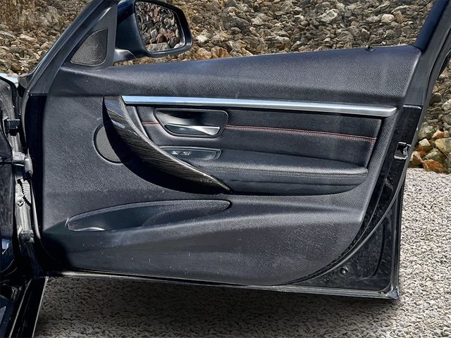 2017 BMW 3 Series 330i Image 26 of 27