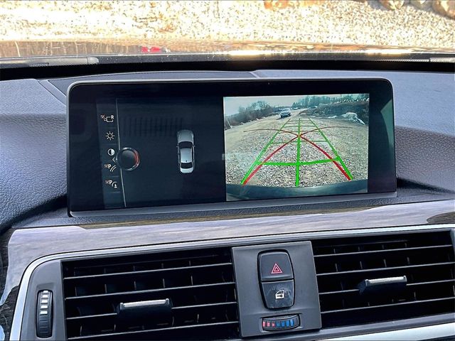 2017 BMW 3 Series 330i Image 18 of 27