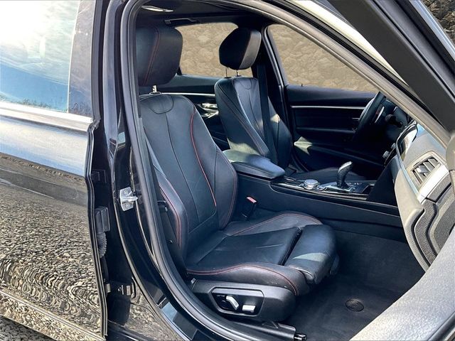 2017 BMW 3 Series 330i Image 10 of 27