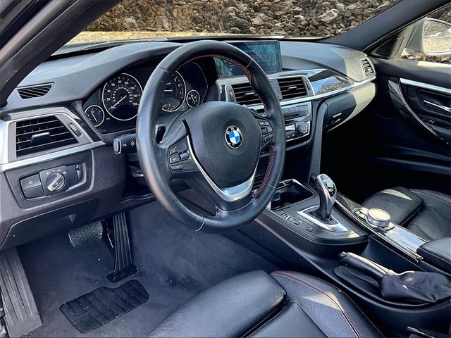 2017 BMW 3 Series 330i Image 12 of 27