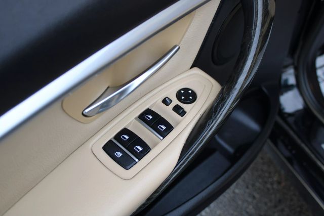 Vehicle image 10 of 59