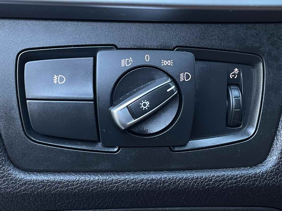 Vehicle image 33 of 47