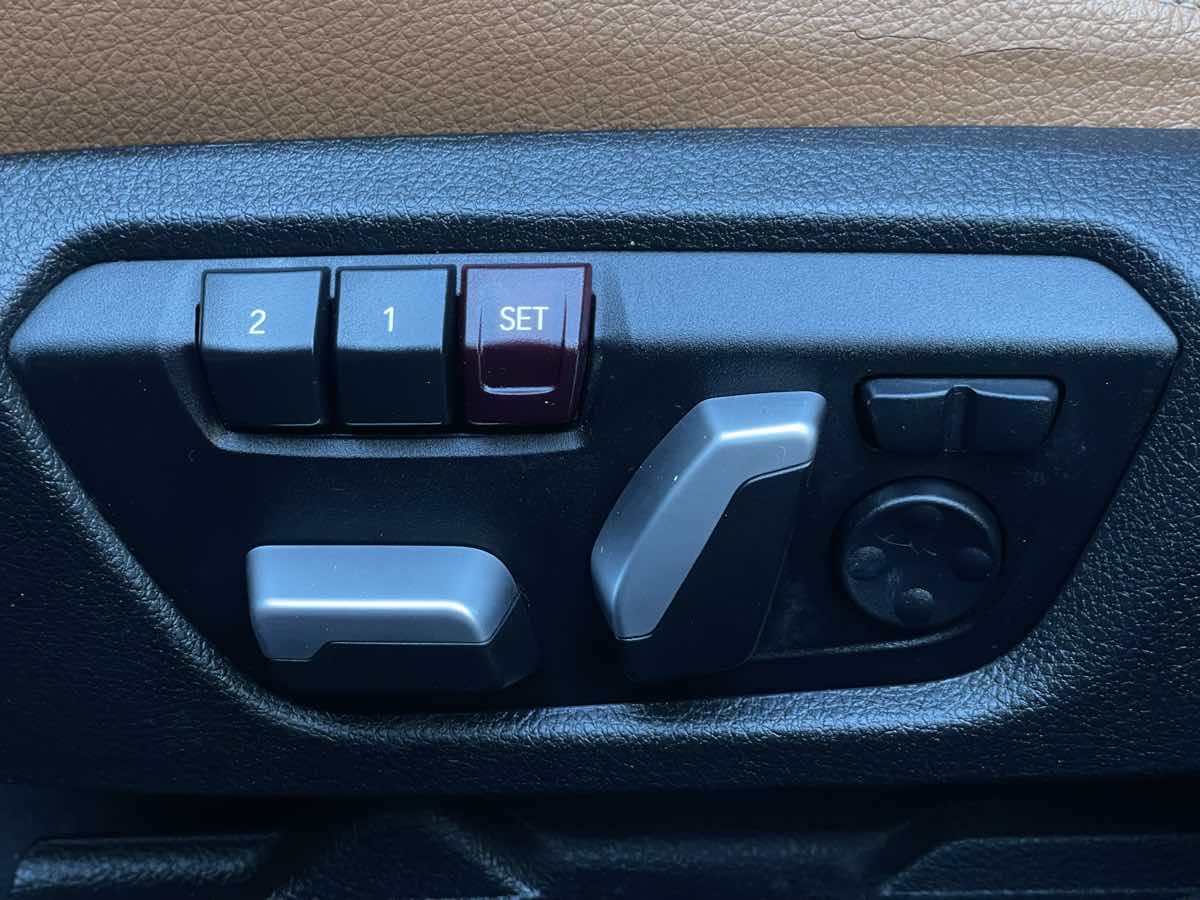 Vehicle image 34 of 47