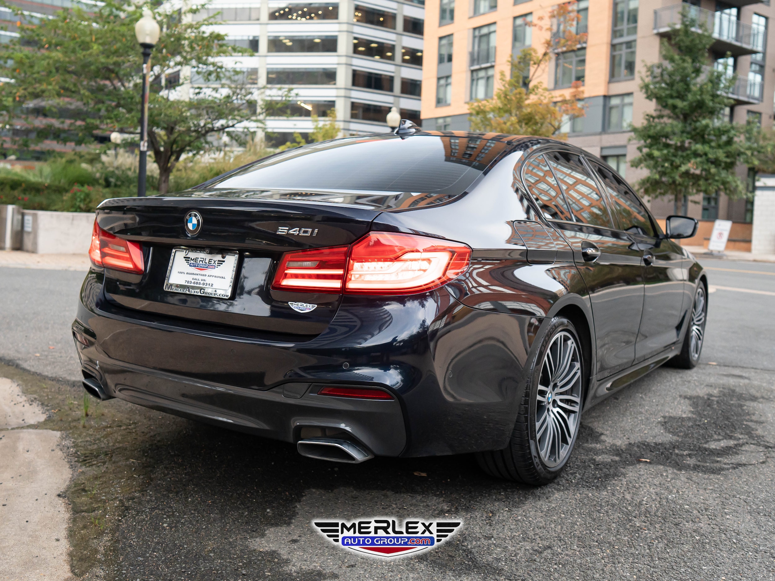 2017 BMW 5 Series 540i Image 4 of 54