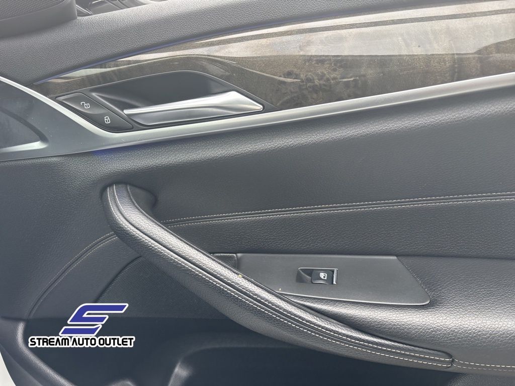 Vehicle image 13 of 38