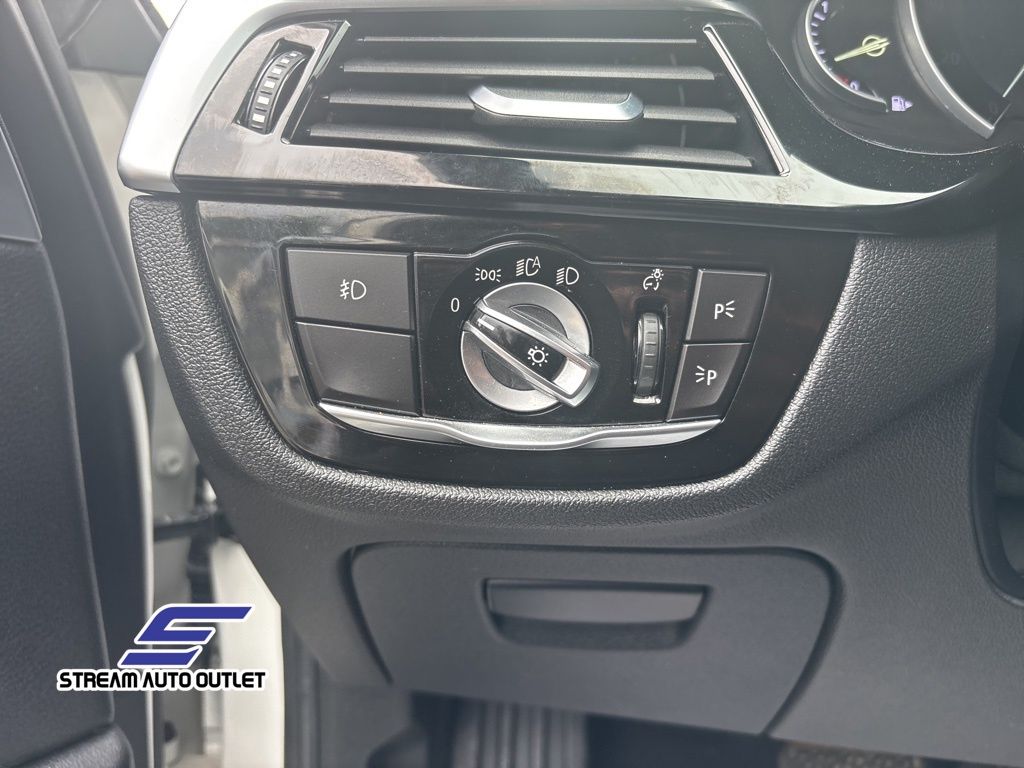 Vehicle image 27 of 38