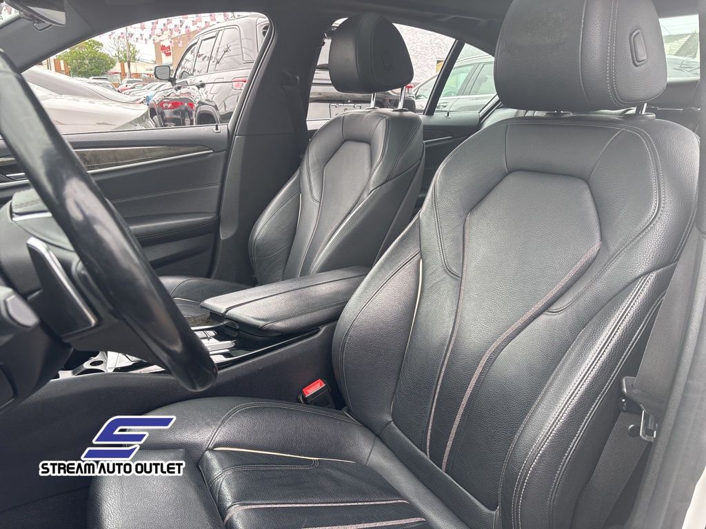 Vehicle image 25 of 38