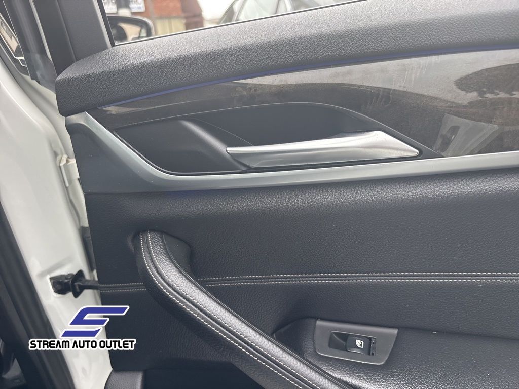 Vehicle image 16 of 38