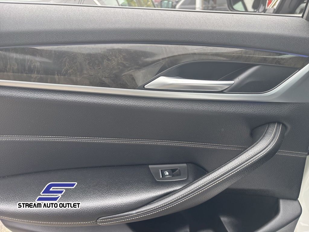 Vehicle image 21 of 38