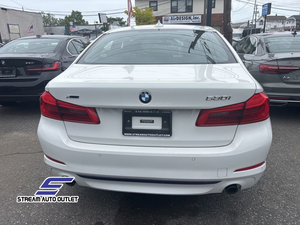 Vehicle image 10 of 38