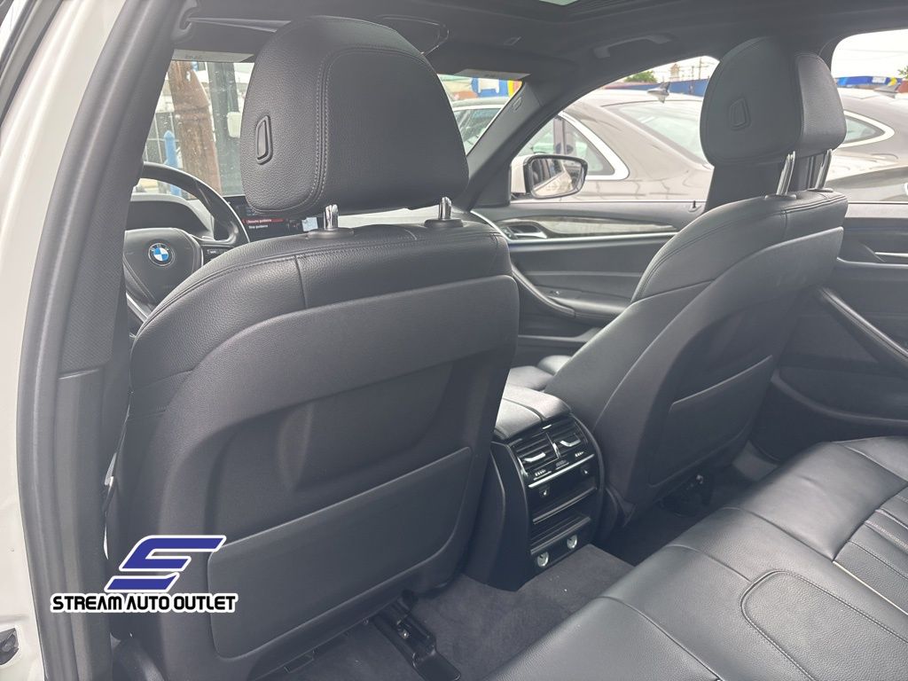 Vehicle image 22 of 38