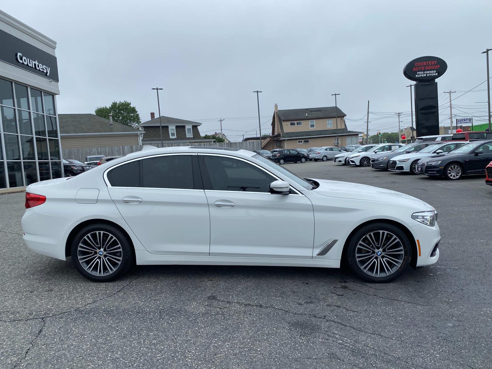 Vehicle image 4 of 34