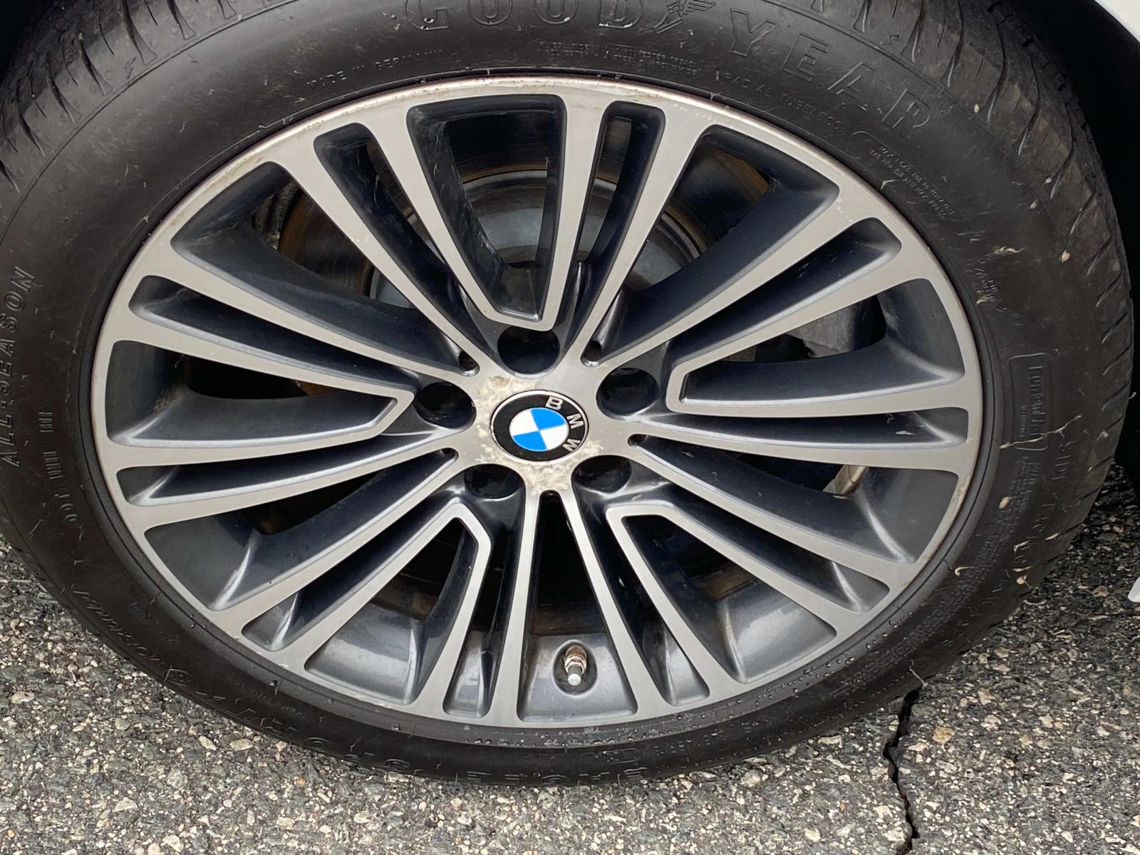 Vehicle image 23 of 34