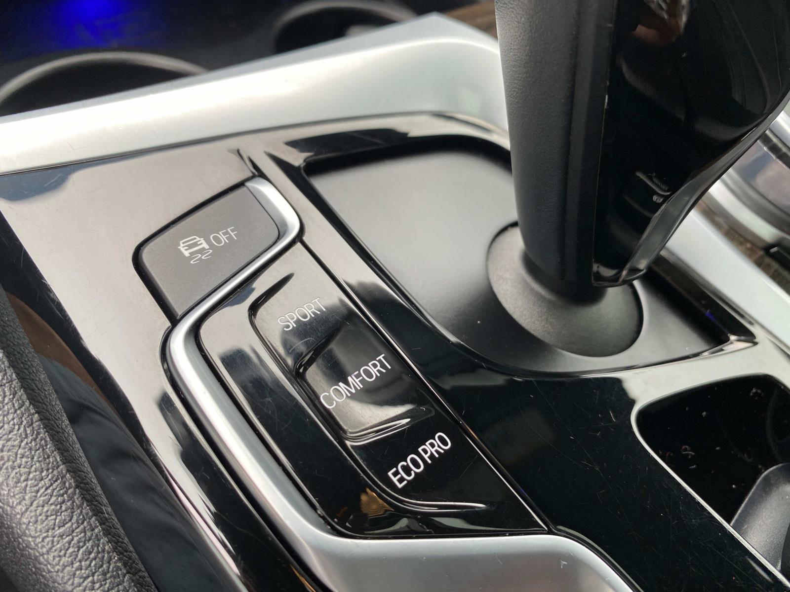 Vehicle image 19 of 34