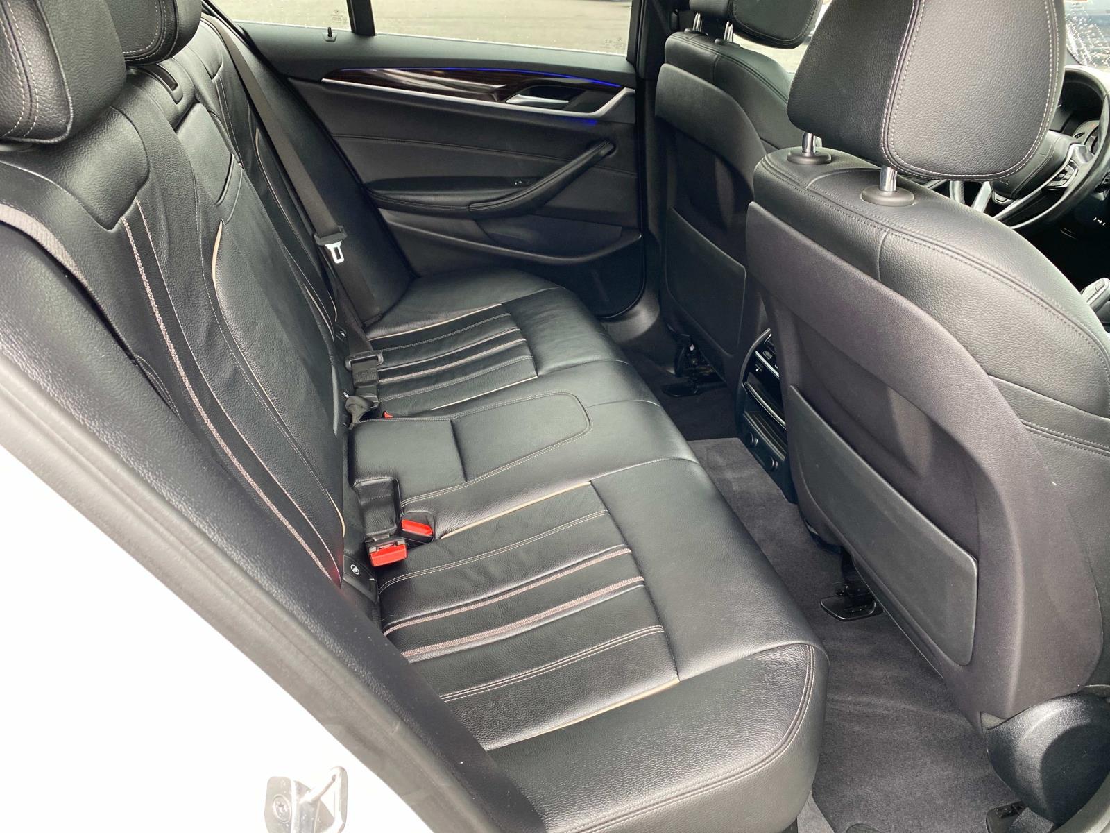 Vehicle image 22 of 34