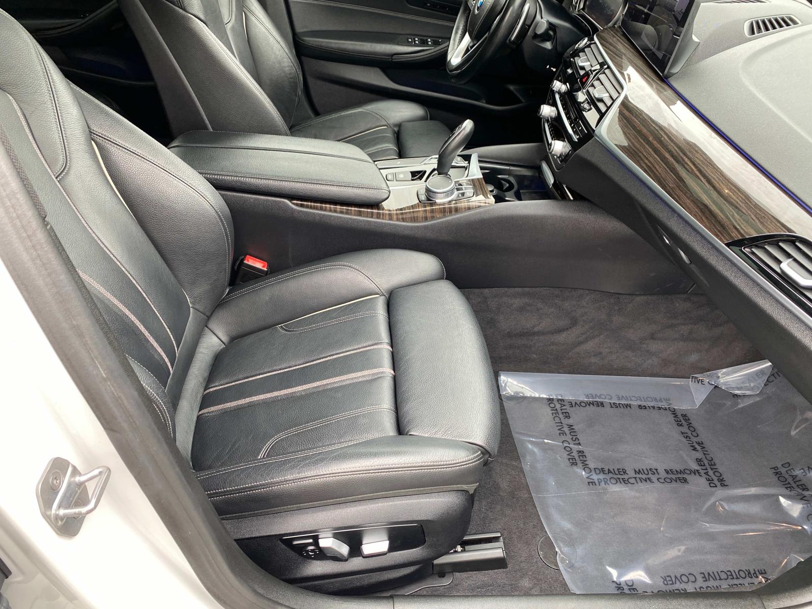 Vehicle image 21 of 34