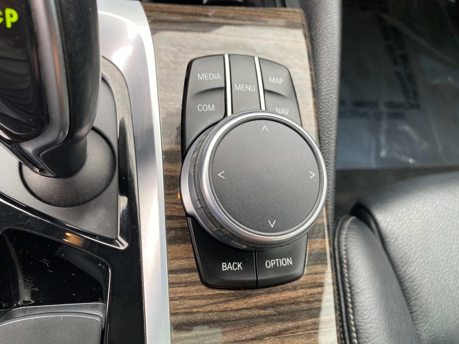 Vehicle image 13 of 34