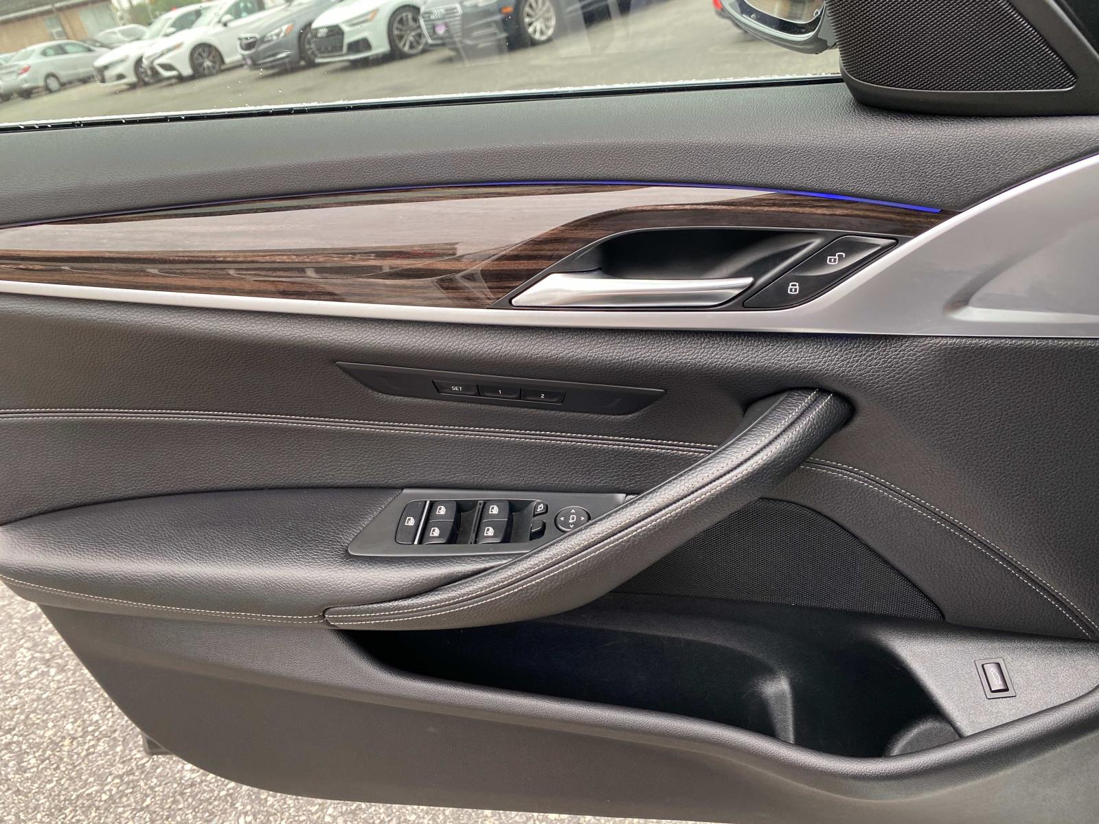 Vehicle image 17 of 34