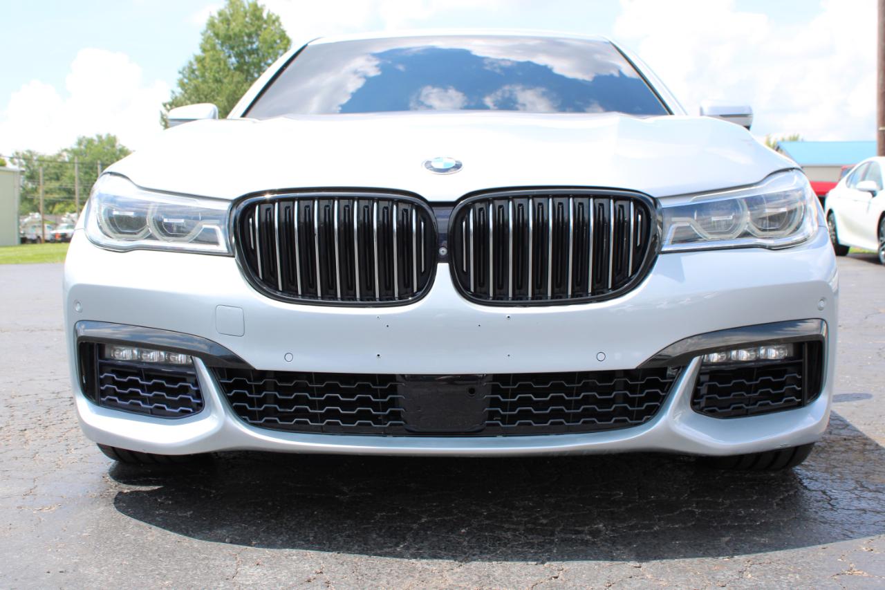 2017 BMW 7 Series 750i Image 2 of 49