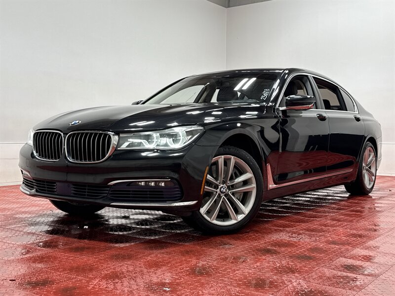 2017 BMW 7 Series 750i xDrive Image 2 of 52