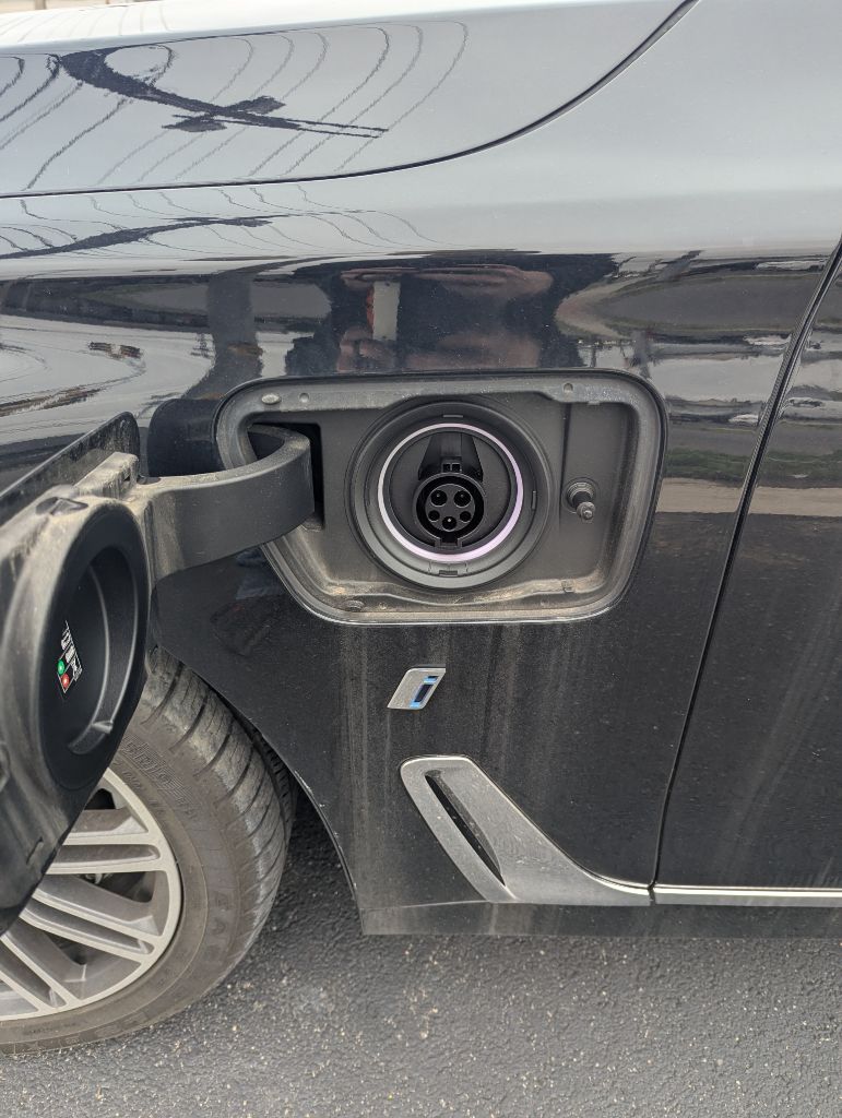 Vehicle image 17 of 24