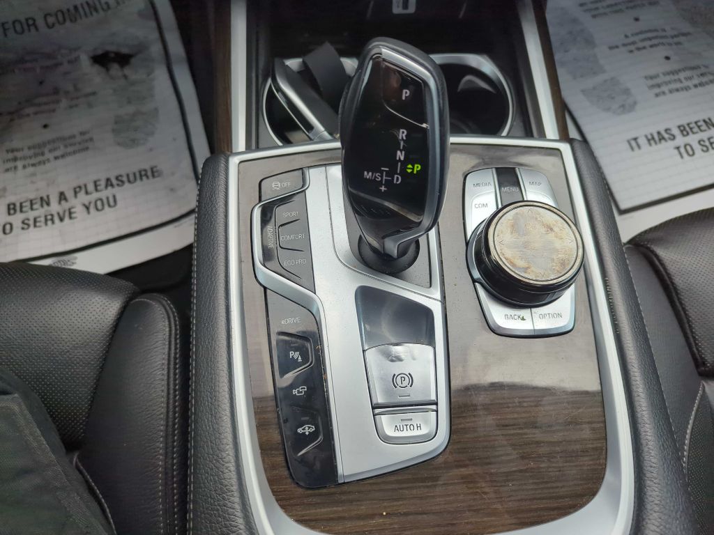 Vehicle image 12 of 24