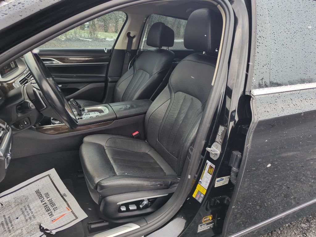 Vehicle image 8 of 24