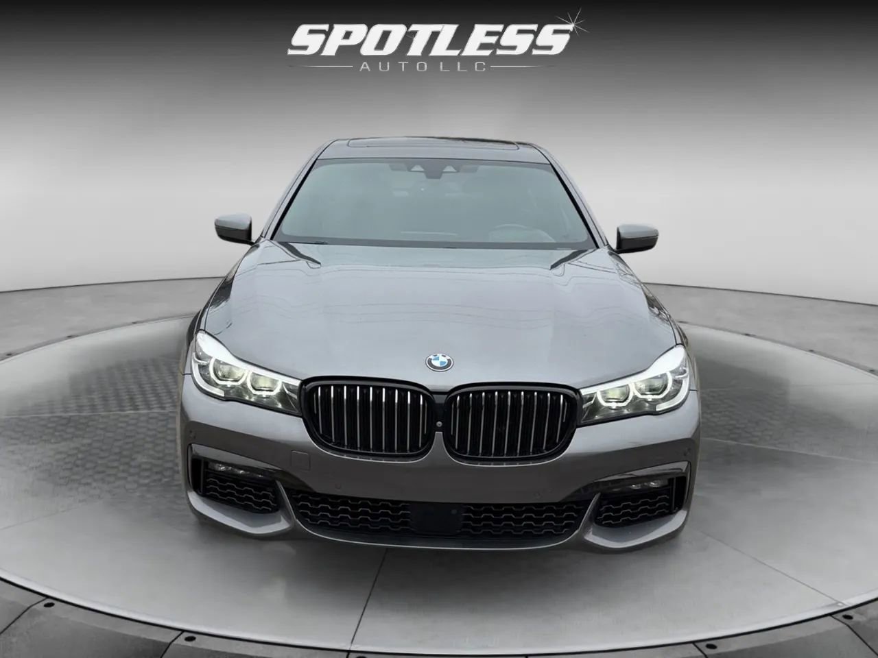 2017 BMW 7 Series 740e xDrive iPerformance Image 3 of 29