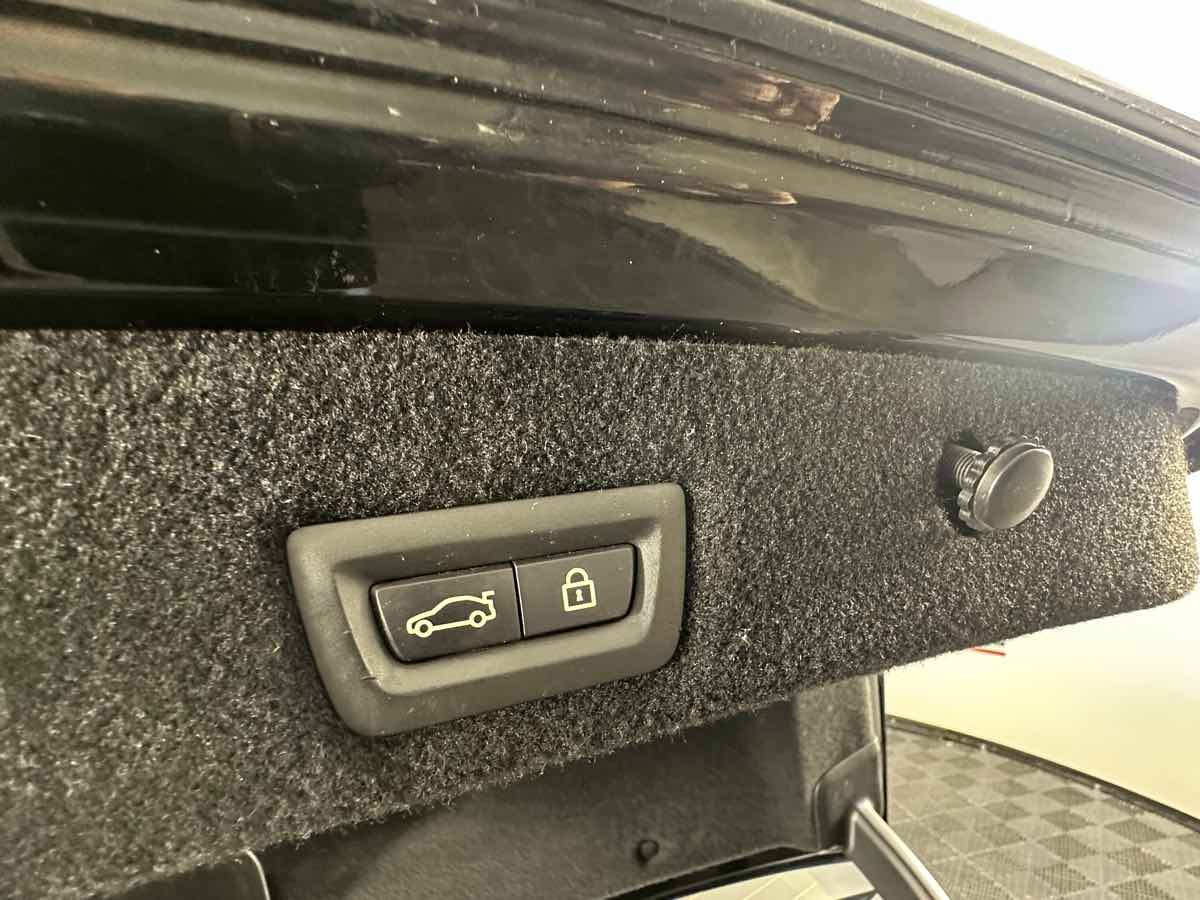 Vehicle image 33 of 56