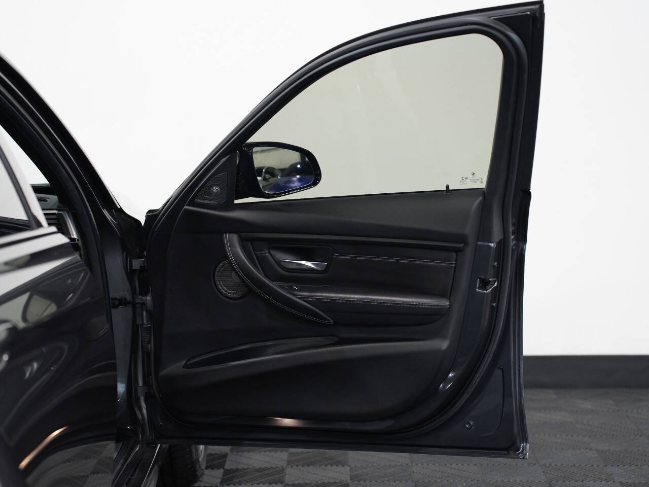 Vehicle image 23 of 54