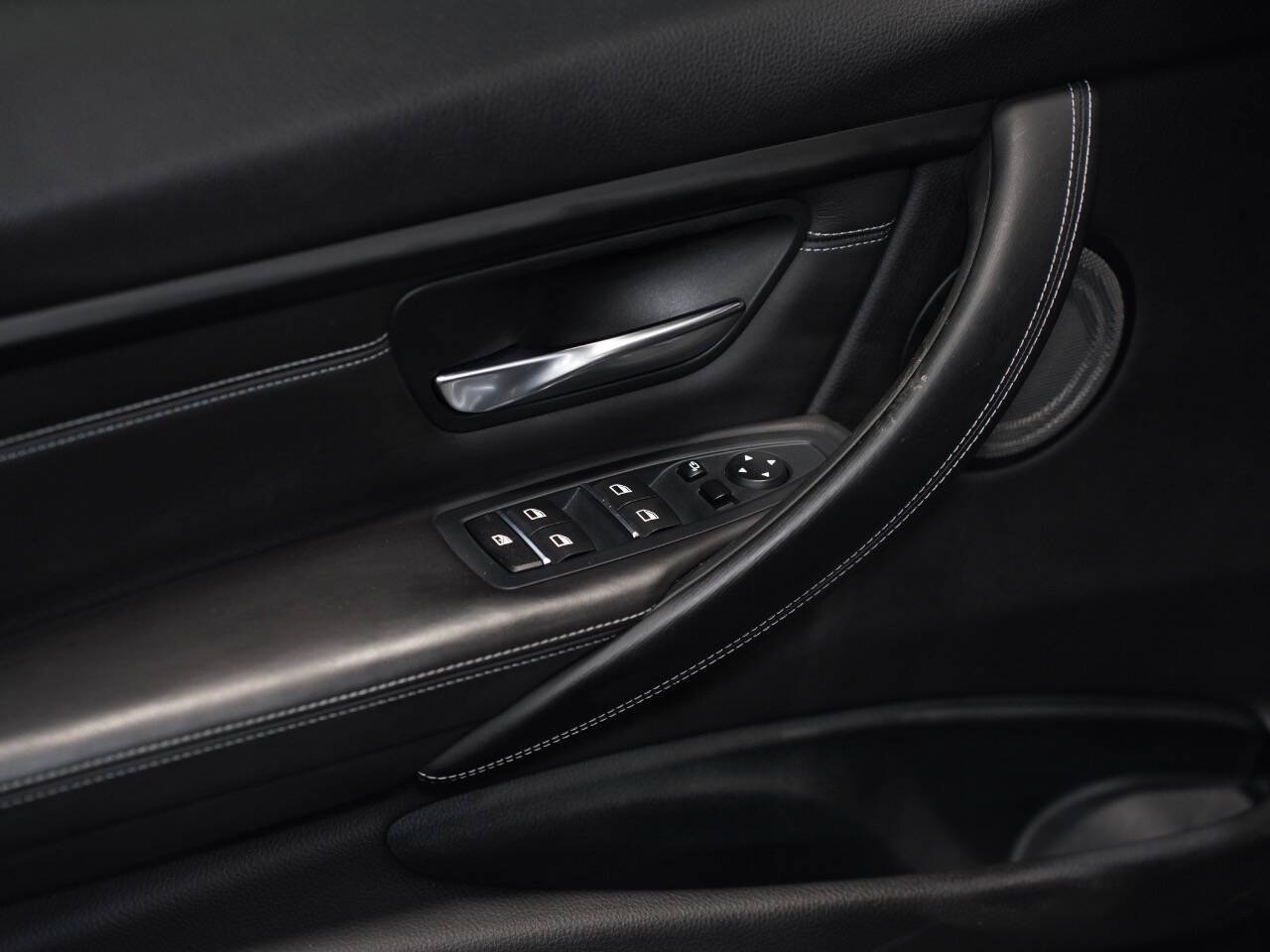 Vehicle image 22 of 54