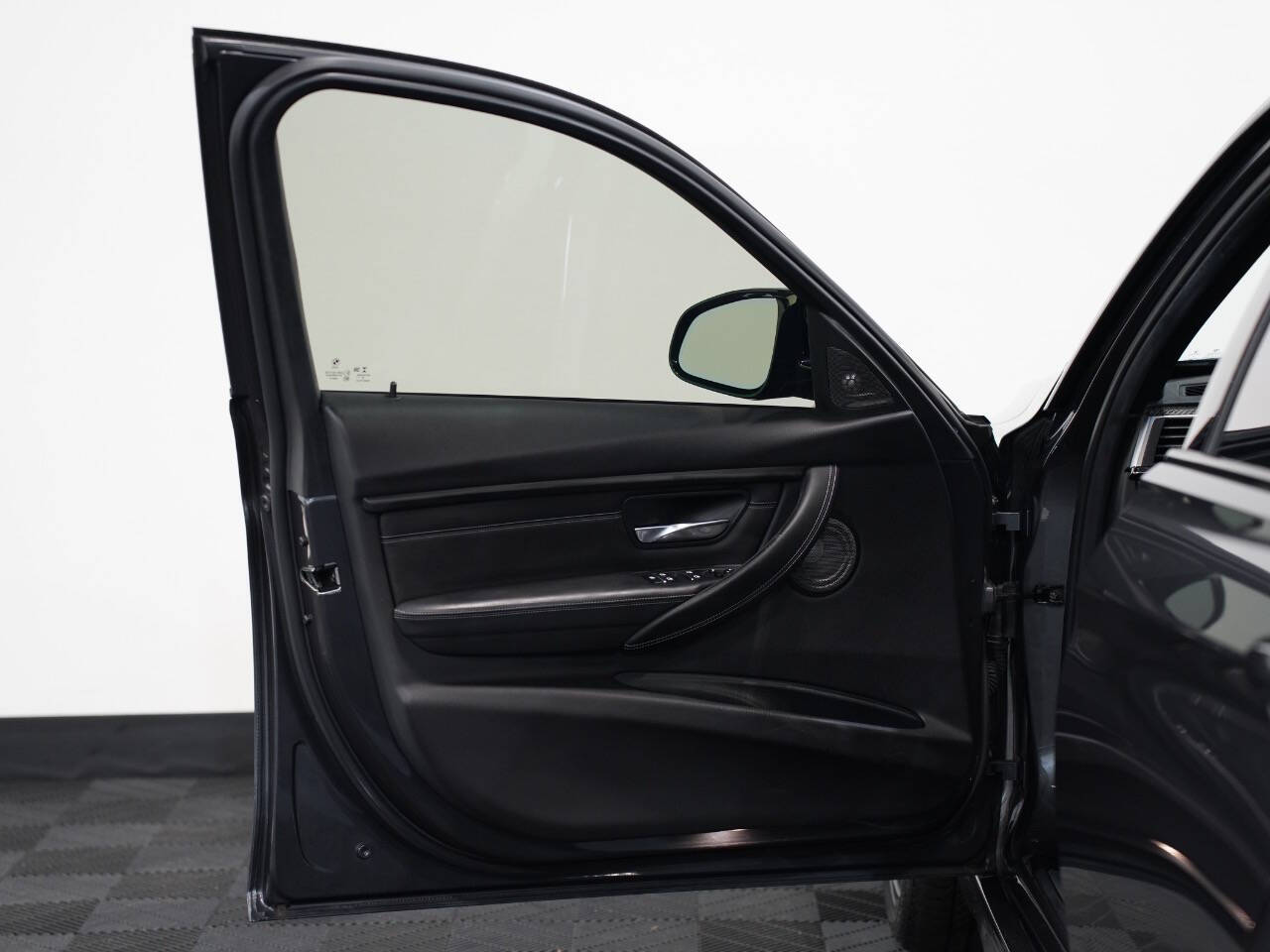 Vehicle image 21 of 54