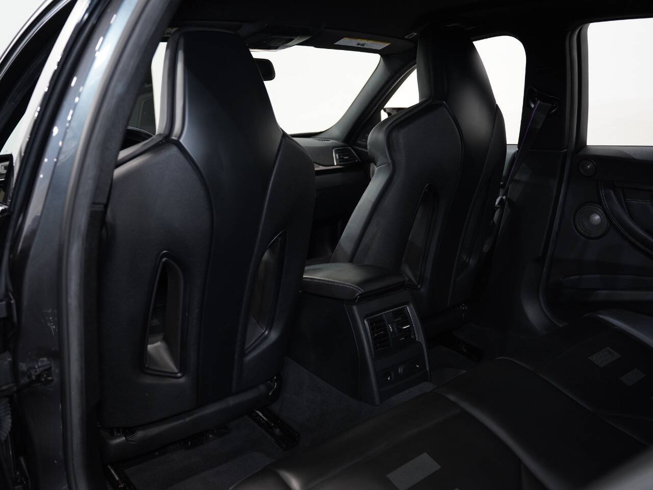 Vehicle image 40 of 54
