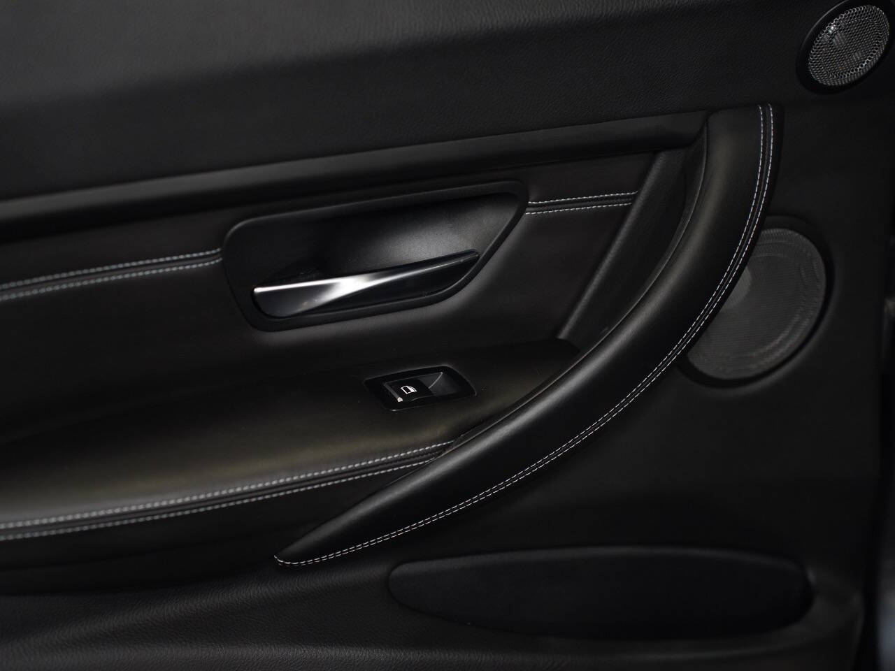Vehicle image 28 of 54