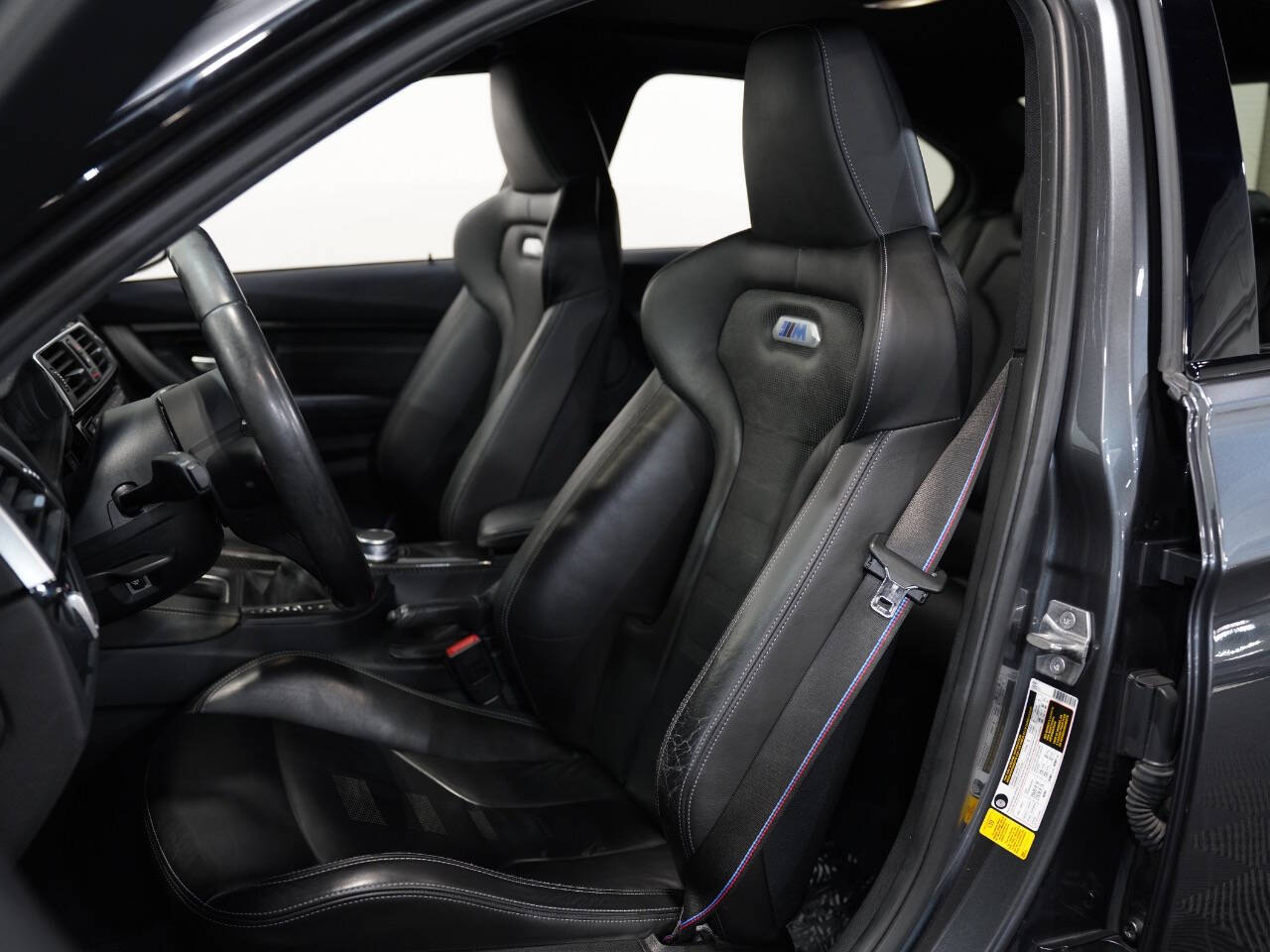 Vehicle image 31 of 54
