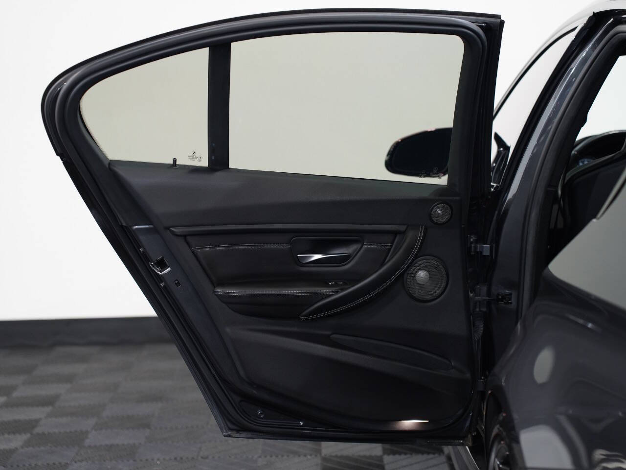 Vehicle image 27 of 54