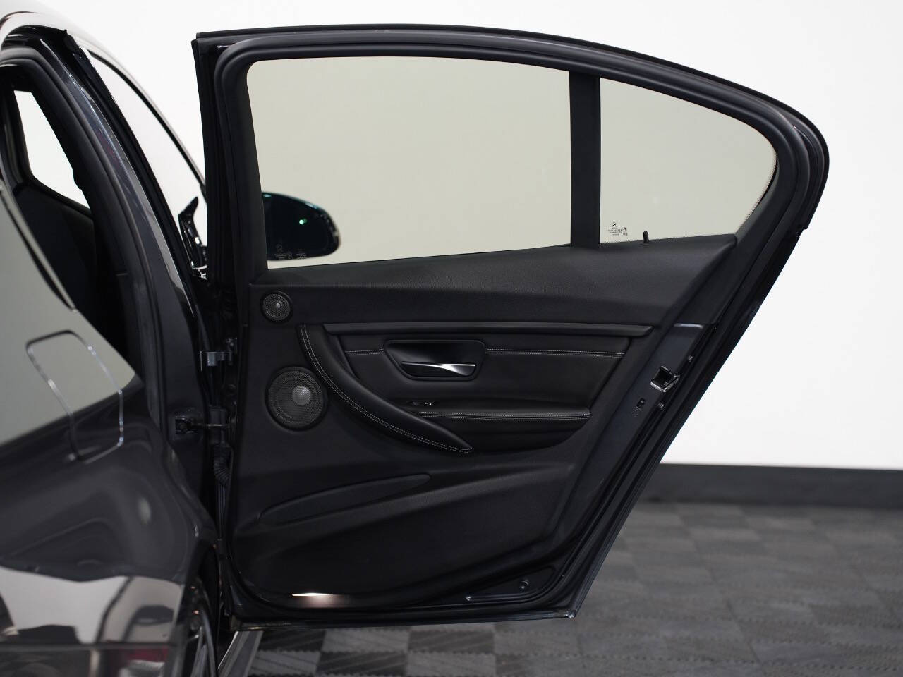 Vehicle image 25 of 54