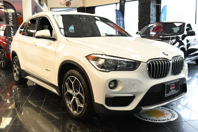 2017 BMW X1 xDrive28i Image 3 of 41