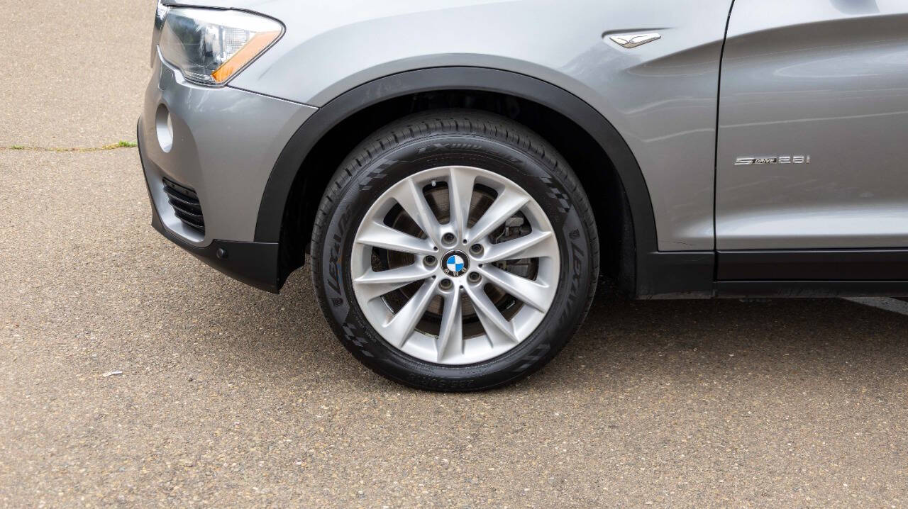 Vehicle image 11 of 33