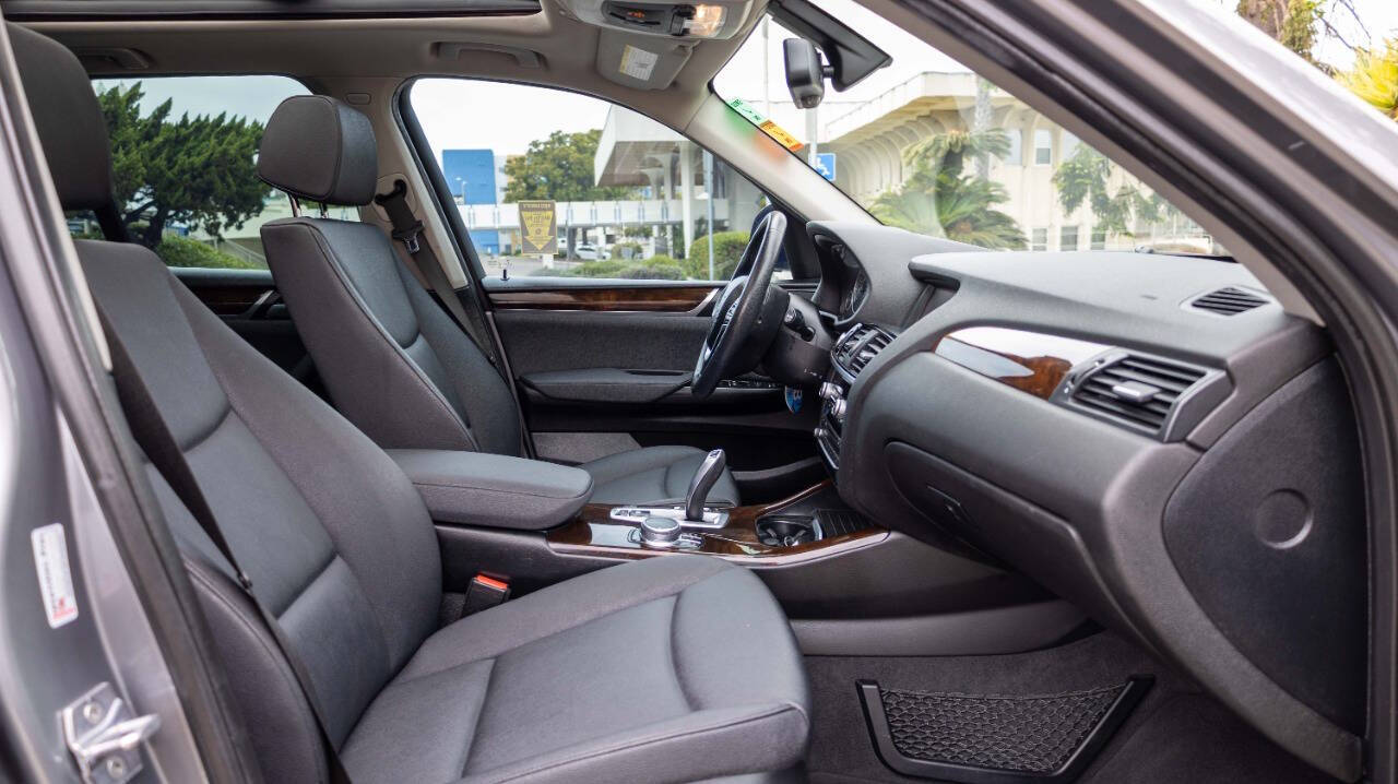 Vehicle image 14 of 33