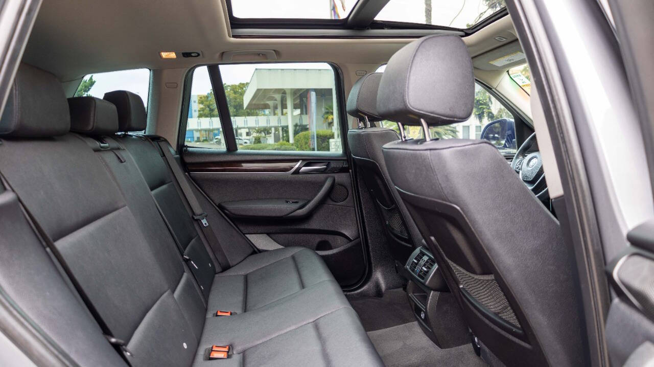 Vehicle image 13 of 33