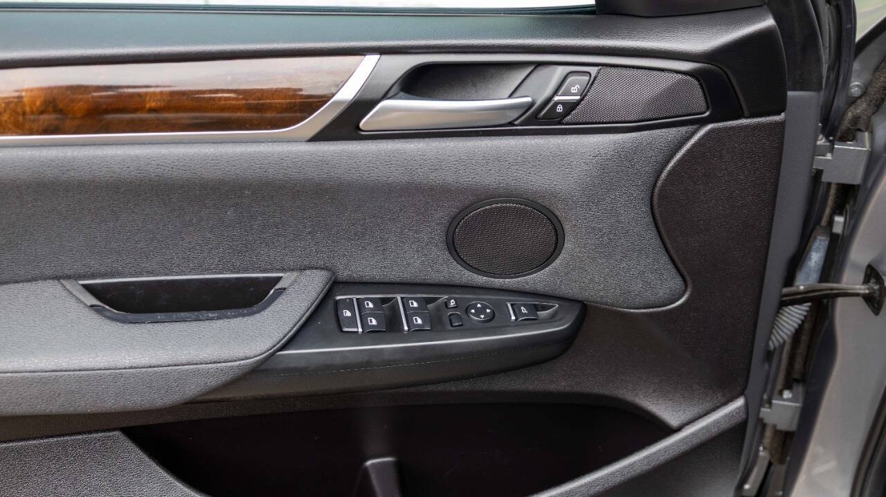 Vehicle image 16 of 33