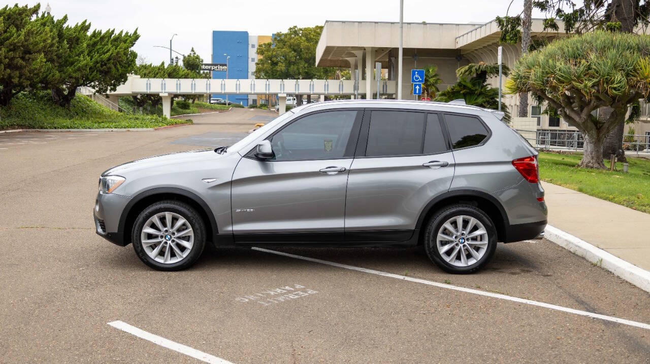Vehicle image 10 of 33